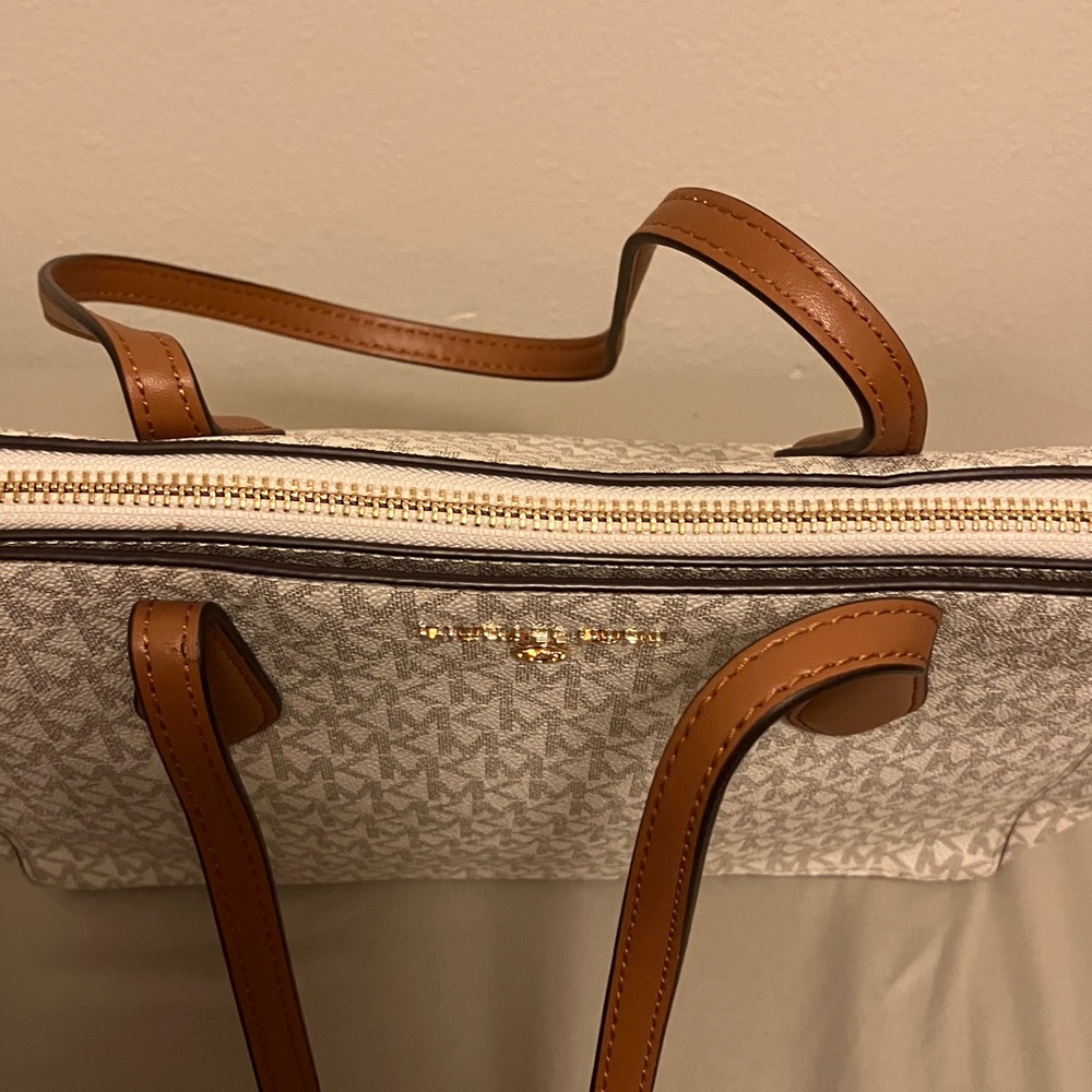 Michael Kors White and Brown Tote Bag - Picture 16 of 16